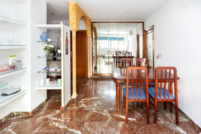 Amplio piso de 4 dormitorios en la prestigiosa urbanización Jardín de la Reina. Garaje y trastero — 9