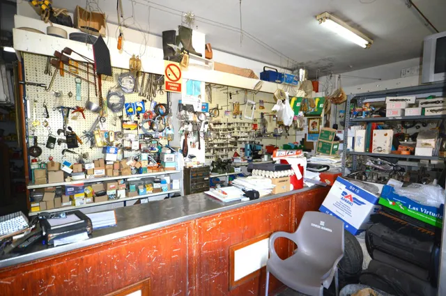 LOCAL COMERCIAL EN AVENIDA PRICIPAL ZONA MARIANISTAS — 2