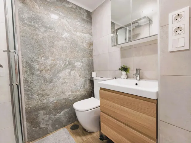 Apartamento reformado con piscina comunitaria, Alicante, Torrevieja. 3 habitaciones | 60 m2 | A 300 metros del mar — 19