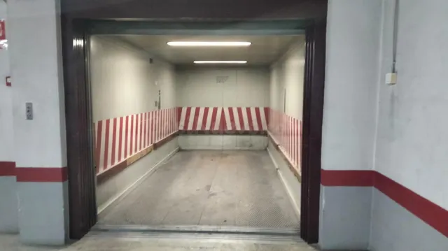 En venta plaza de parking en Calle Ramón y Cajal - foto 3