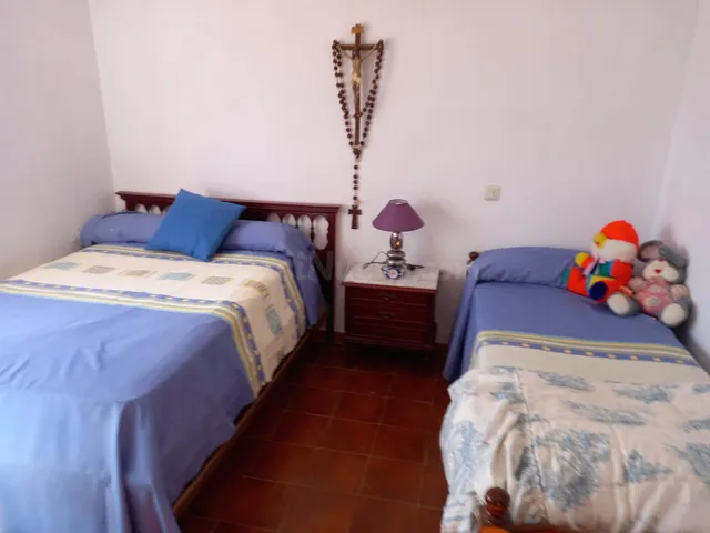 ¡¡Bonita casa en parcela de 3000 m2 a 8 minutos de Cáceres!! - foto 3