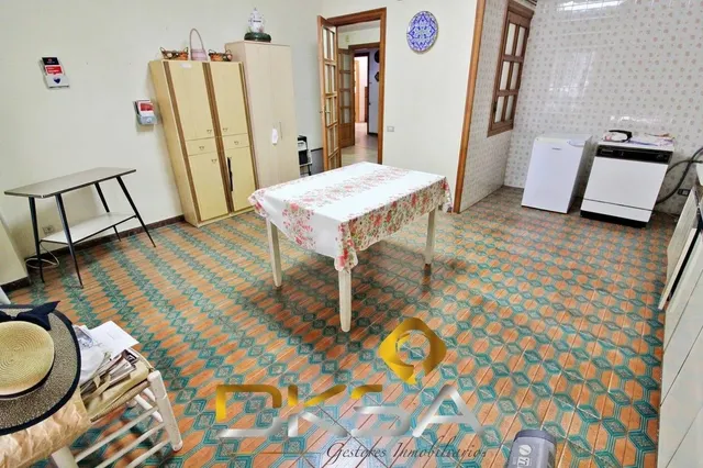 320 m2, 5 habitaciones y un salón de 80 m2: esto no es un piso, es casi un mundo aparte — 10