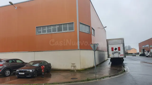 SE VENDE O SE ALQUILA NAVE SEMINUEVA EN CARRACEDELO - foto 3