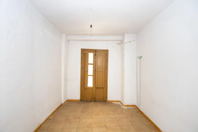 Casa para reformar en el centro de Lanjarón con gran potencial de inversión — 37