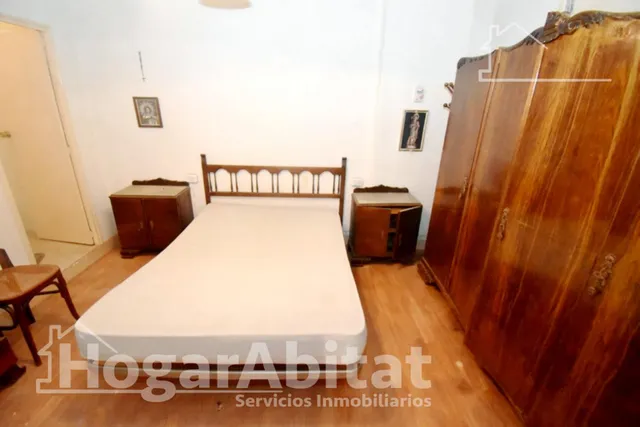 Extraordinaria finca con local comercial y múltiples posibilidades de reconversión a reformar en pleno centro — 18