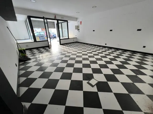 Atención local en planta baja en Venta en zona comercial