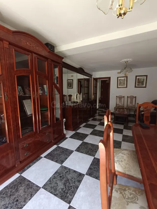 “110 m2 · 4 dormitorios · Terraza · balcón · Junto a univers - foto 2