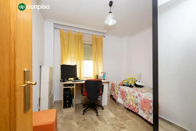 Piso de dos dormitorios en Sanders, en urbanización privada con piscina, pistas de padel, plaza de garaje y trastero — 14