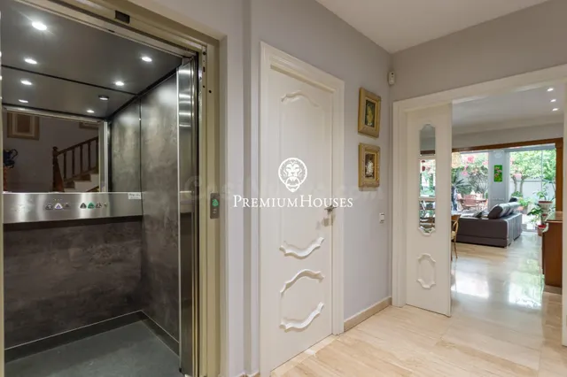 Amplia vivienda con ascensor, patio y terrazas - foto 3