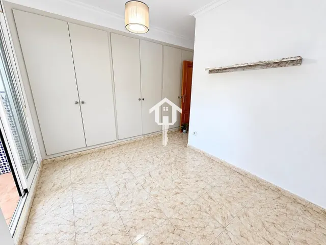 PISO EN VENTA EN ALICANTE. ZONA DE LA FLORIDA. 79m2, 2 habitaciones, 1 BAÑO, AMPLIO PATIO, PRIMERA PLANTA CON ASCENSOR. — 30