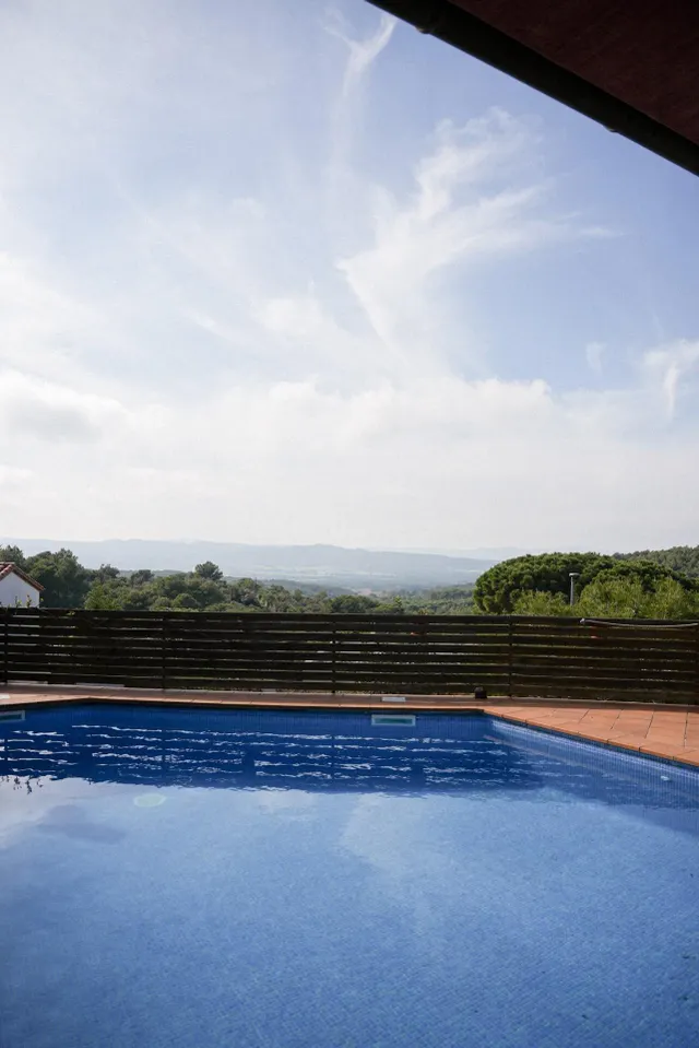 Exclusiva casa con piscina, jardín y amplio garaje en venta  - foto 2