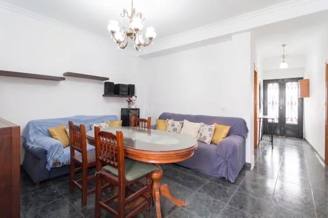 Casa con posibilidad de Piscina y Garaje cerca del centro de - foto 2