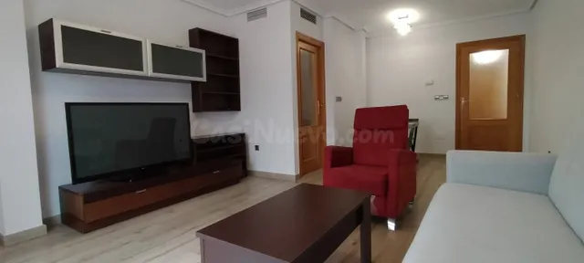 ALQUILER SÓLO DE TEMPORADA Piso de 3 dormitorios y 2 baños e - foto 3