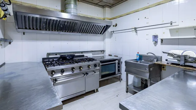 Local comercial listo para restaurante en pleno centro de Torrevieja — 23