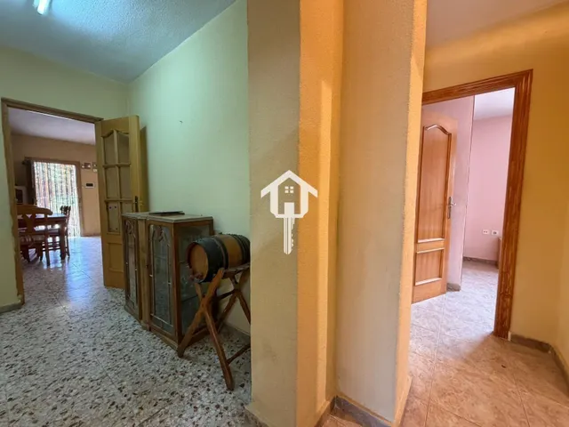 Casa independiente en moralet, Alicante. dos viviendas independientes, 3.700m2 de parcela, 5 habitaciones, 3 baños, piscina — 35