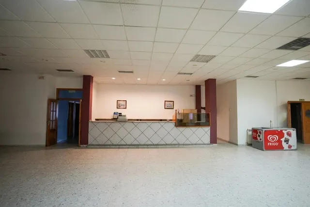 Local comercial de hostelería con gran terraza y salón de eventos en Guadiana. — 40