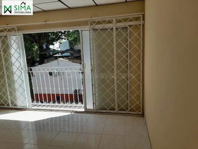 SE VENDE CASA DE 3 NIVELES UBICADO EN EL BARRIO DE CRESPO - foto 2