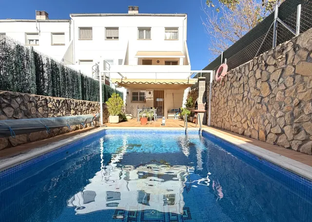 FANTÁSTICA CASA CON JARDÍN Y PISCINA!!! — 3