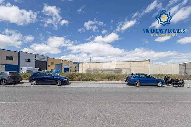 GRAN PARCELA EN ESQUINA CON 965 m2 Y 70 METROS DE FACAHADA,  - foto 2