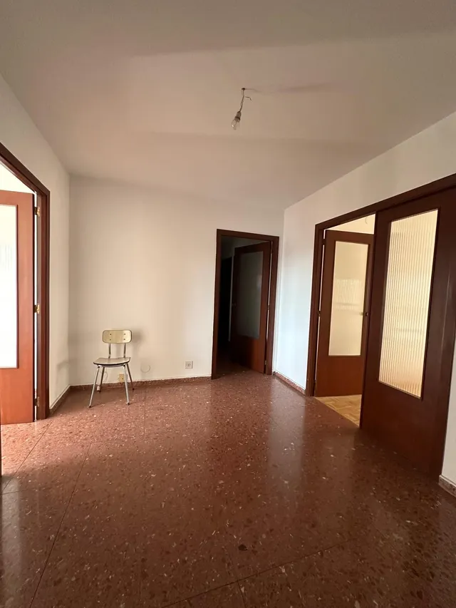 VENTA: Amplio Piso Zona Alta — 17