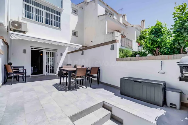 ENCANTADORA CASA ADOSADA DE ESTILO ANDALUZ CON AMPLIAS TERRA - foto 4