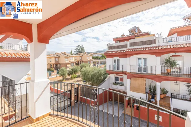 ADOSADA CON 4 DORMITORIOS, AMPLIAS TERRAZAS Y VISTAS A GRANADA Y SIERRA NEVADA — 27