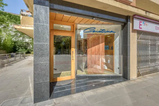Local comercial 68m² en venta - L\'Eixample - foto 2