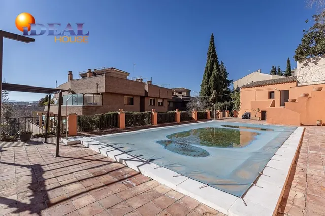 EXCLUSIVO PISO CON JARDÍN PRIVATIVO EN UNA DE LAS MEJORES URBANIZACIONES DE GRANADA — 46
