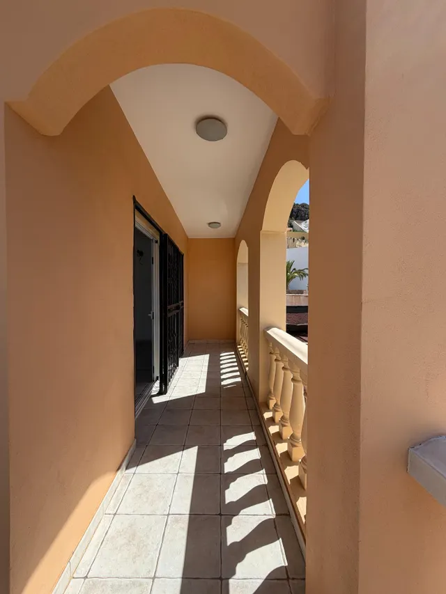 Villa con carácter, piscina privada y vistas al mar en Costa Adeje — 44