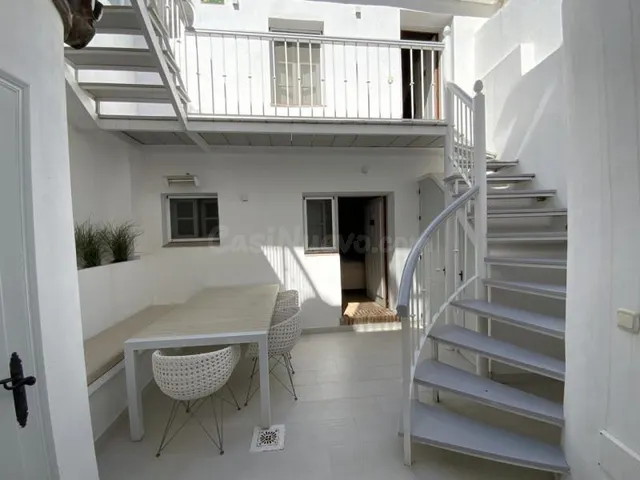 Encantadora Casa de Tres Plantas con Licencia Turística en e - foto 3