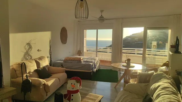 ESTUDIO CON TERRAZA FRENTE AL MAR, GARAJE Y TRASTERO EN CAST - foto 3