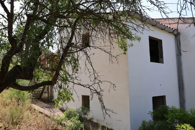 MASIA CON TERRENO, CON VISTAS CERCA DE VALL DALBA — 48