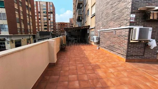 PRIMER PISO TOTALMENTE EXTERIOR EN FINCA CON CONSERJE Y ENORME TERRAZA ESQUINERA — 5