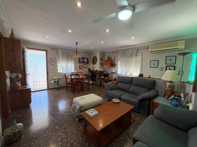 Espectacular Chalet en La Pobla de Vallbona - Ideal para Vivir — 20
