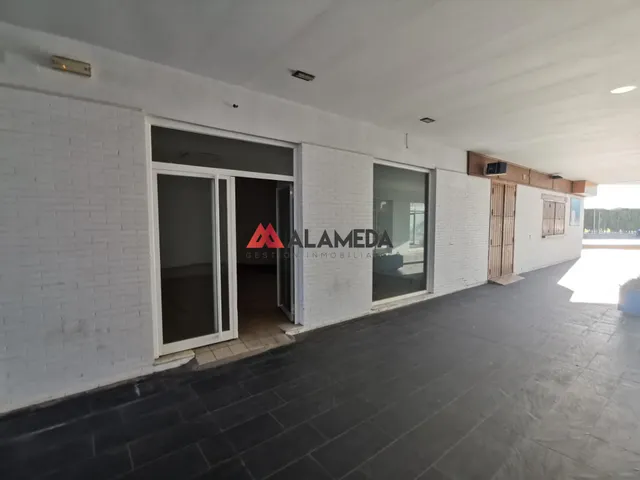 LOCAL COMERCIAL EN CENTRO COMERCIAL NOVO CENTER — 17