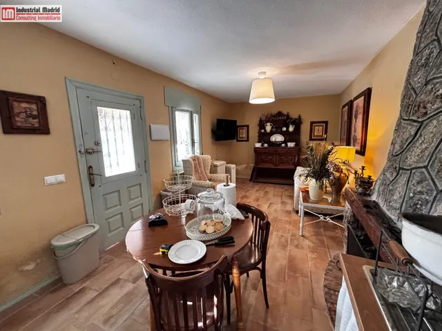 Chalet rústico independiente con piscina privada y gran parcela en Valdilecha — 7
