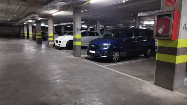 Venta de Garaje en Avenida AVERROES - Sevilla - foto 2