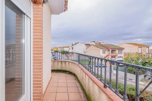 Chalet en venta en la mejor zona de ATARFE — 34