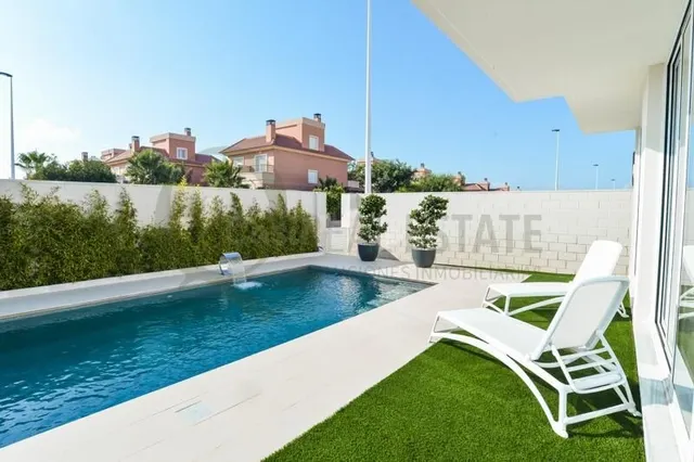 VILLAS EXCLUSIVAS EN GRAN ALACANT: LUJO, DISEÑO Y CONFORT EN - foto 2