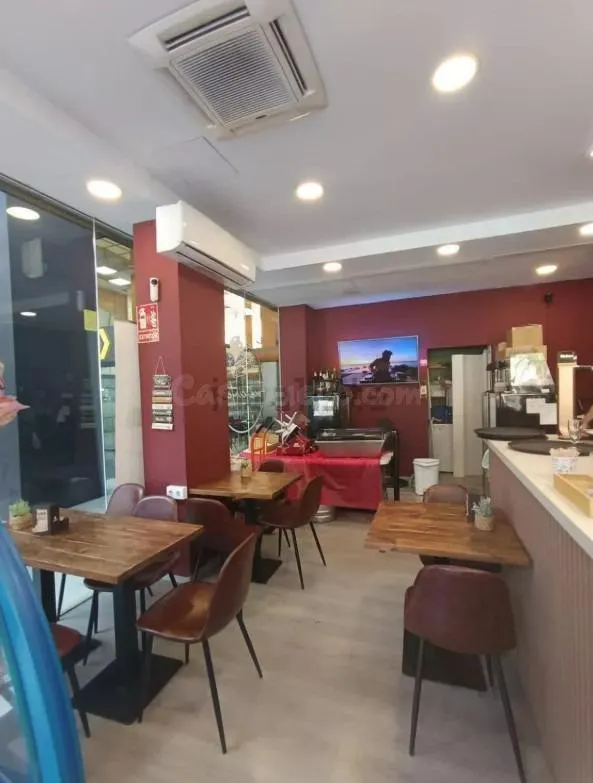 TRASPASO DE CAFETERIA EN EXCELENTE UBICACIÓN AL LADO DE PLAZ