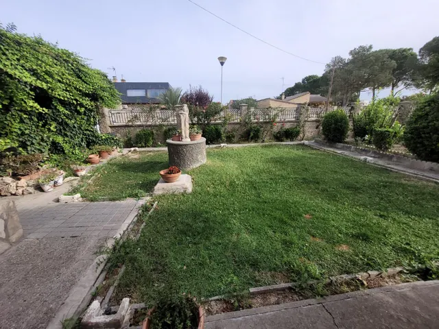 Impresionante Chalet con Amplio Terreno y Piscina en las Afueras de Zaragoza — 14