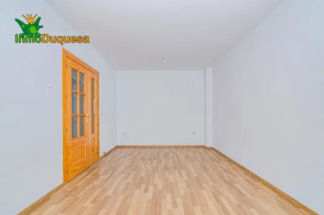 Casa adosada CASI A ESTRENAR en Belicena. Con 4 dormitorios. — 13