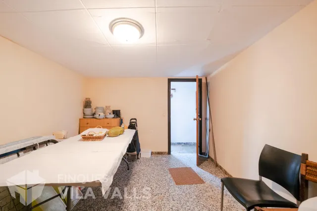 Granja con posibilidad de 2 vivendas.y 1 Ha de terreno — 25