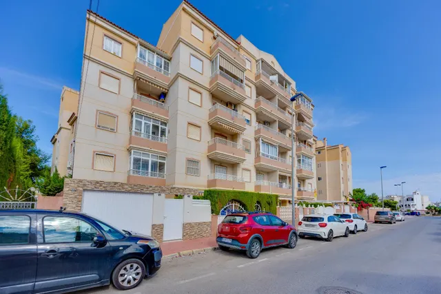 Apartamento 2 dormitorios con orientación sur y piscina comunitaria. — 24