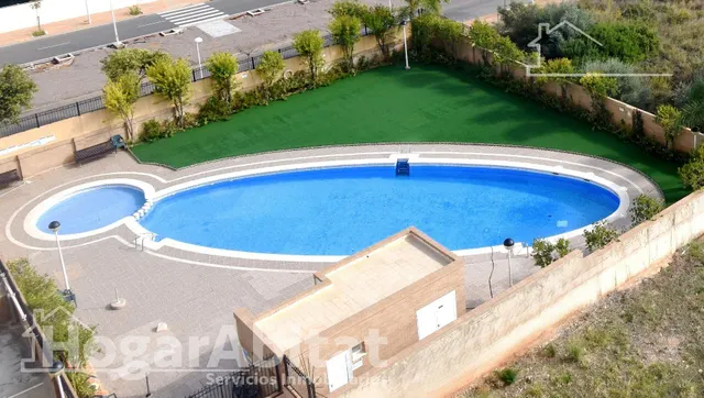 ¡Vistas al mar! Amplio, esquinero y alto en residencial con 