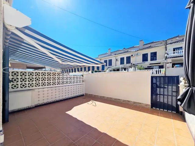 Vivienda semi reformada con orientación sur, terraza y pisci - foto 3