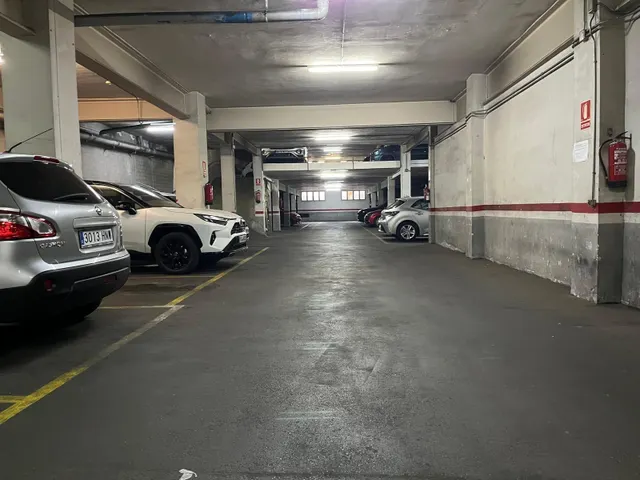 Dos plazas de parking juntas en el centro del Hospitalet de Llobregat — 5