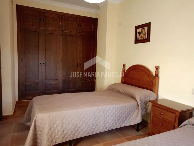 CHALET CON PISCINA EN JUNTA DE LOS RIOS — 33