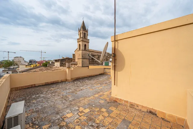Casa de estilo mallorquín con patio, amplio garaje y terraza solárium — 27