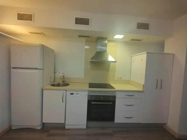 SE ALQUILA PRECIOSA OFICINA TIPO LOFT REFORMADA CON COCINA EN PLAZA SÉNECA - ALICANTE — 8